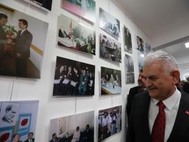 Başbakanımız Sayın Binali Yıldırım Merhum İnan’ın hatıra fotoğraflarından oluşan sergiyi gezdi